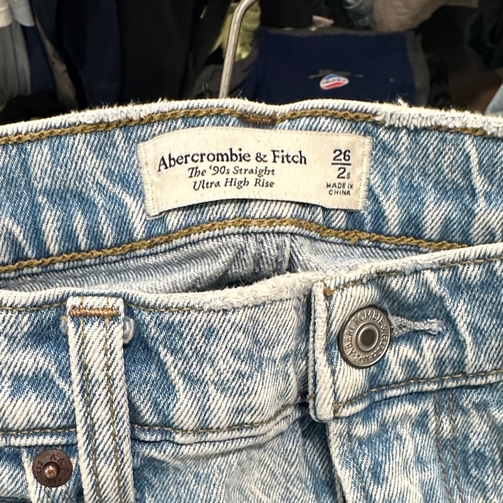 Abercrombie & Fitch '90s Straight Ultra High Rise Jeans - Light Blue